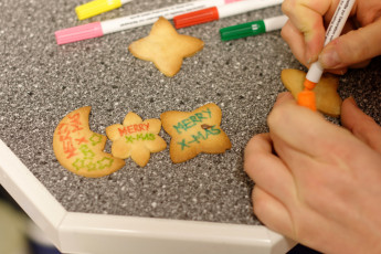 Weihnachtsbäckerei 2015 (006)