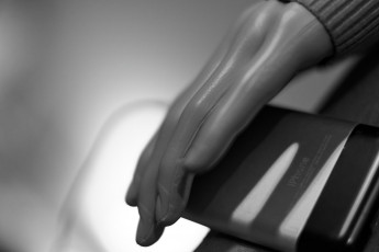 Die Smartphonenutzerin 03 (Atelier Preview)