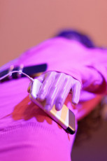 Die Smartphonenutzerin 04 (Atelier Preview)